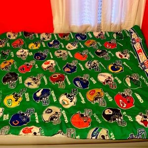 Vintage NFL Football Twin  NFC AFC Helmet Team Logos comforter
GUC